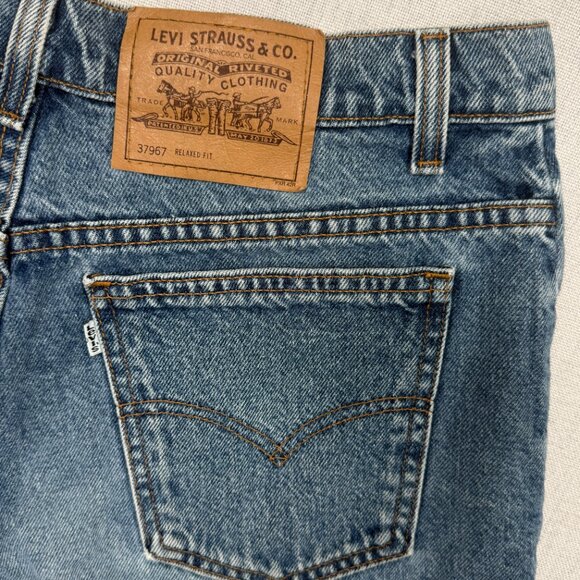 Vintage Levi's 950 Relaxed Fit Jean Shorts Cotton High Rise Medium Wash Size 13 - Picture 9 of 9